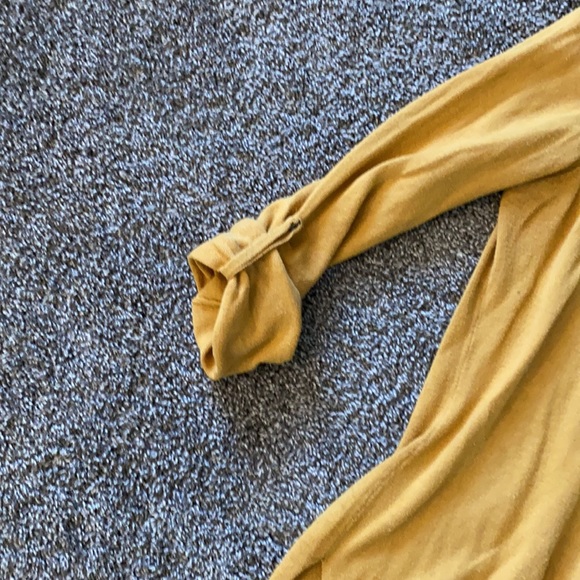 Le Chateau shirt. Size M - Picture 4 of 5